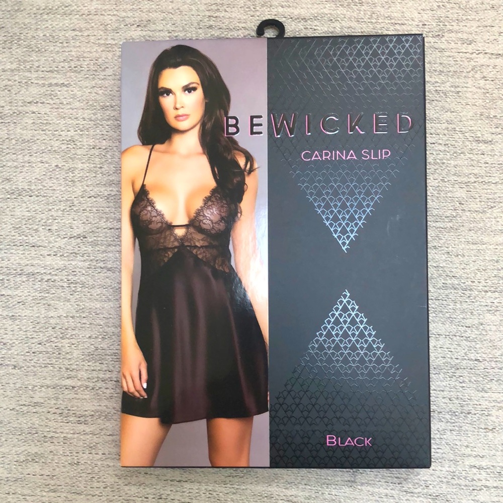 Bewicked - Carina Slip - Black size S